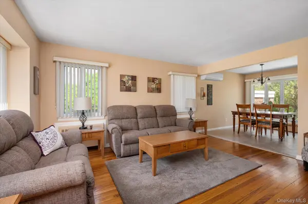 117 Betty RD, East Meadow, NY 11554