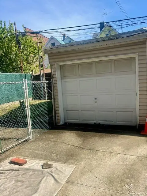 4327 Elbertson ST, Elmhurst, NY 11373