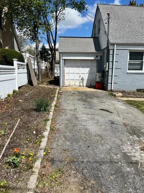345 Walton ST, West Hempstead, NY 11552