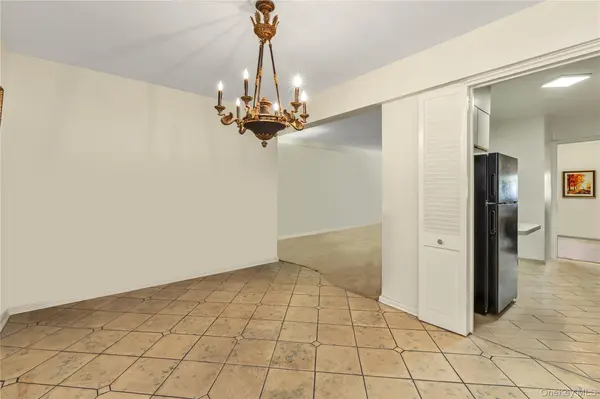 209-80 18th AVE #2G, Bayside, NY 11360