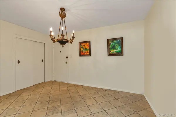 209-80 18th AVE #2G, Bayside, NY 11360