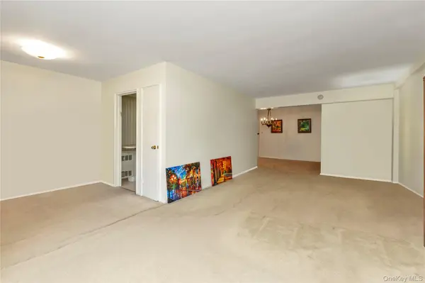209-80 18th AVE #2G, Bayside, NY 11360