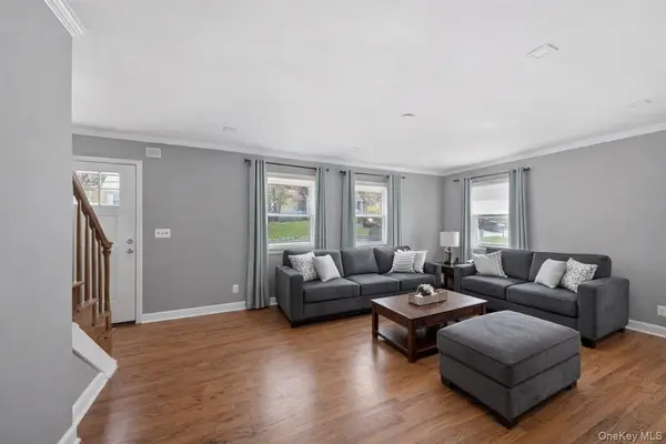 33 Greenwood LN, White Plains, NY 10607