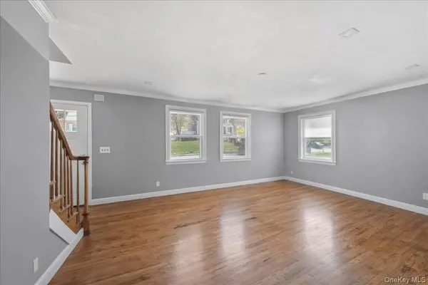 33 Greenwood LN, White Plains, NY 10607