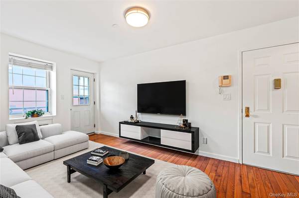 3506 Leavitt ST #3I, Flushing, NY 11354