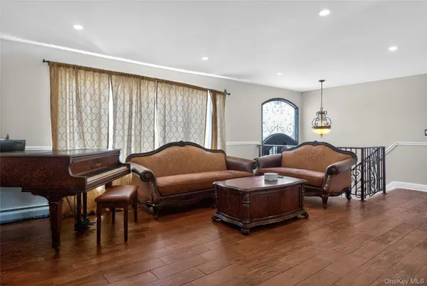 101 Jetmore PL, Massapequa, NY 11758