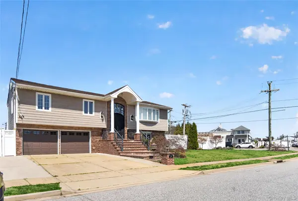 101 Jetmore PL, Massapequa, NY 11758