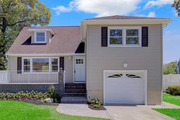 102 Hausch BLVD, Roosevelt, NY 11575