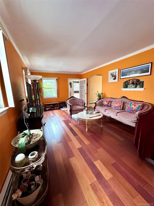 75-19 188th ST, Fresh Meadows, NY 11366