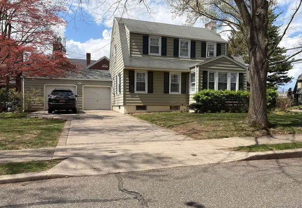 8 Chester AVE, Garden City, NY 11530