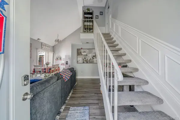 71 Crystal Rock CT, Middle Island, NY 11953