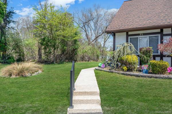 71 Crystal Rock CT, Middle Island, NY 11953