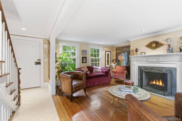 80 E Broadway, Roslyn, NY 11576
