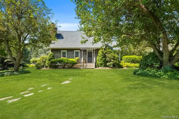 146 Old Stump RD, Brookhaven, NY 11719