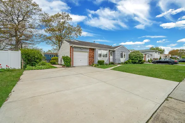 312 W 16th ST, Deer Park, NY 11729