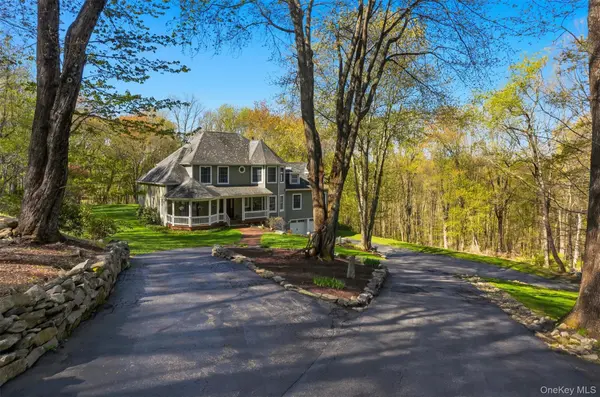 17 Skyview LN, Mahopac, NY 10541