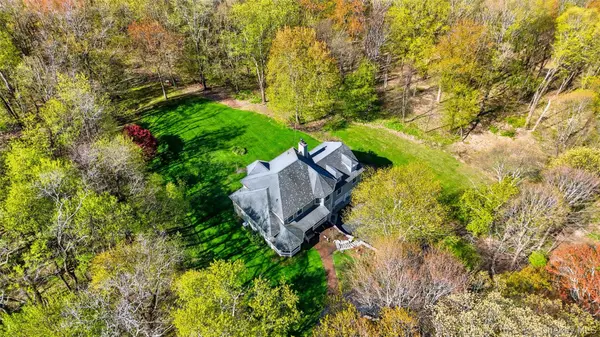 17 Skyview LN, Mahopac, NY 10541
