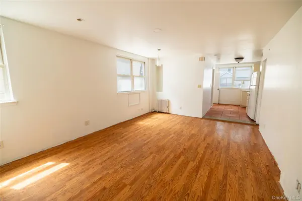 2941 Middletown RD, Bronx, NY 10461