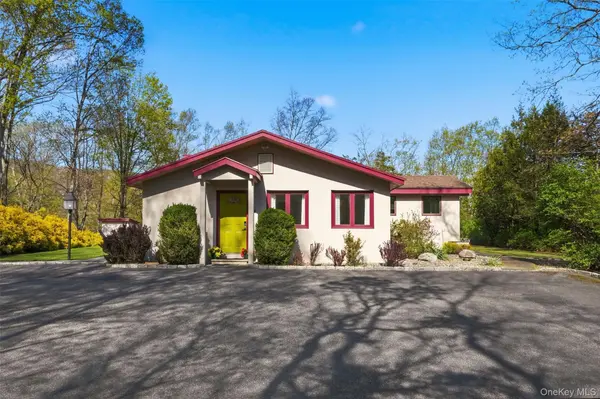 7 Marron LN, New Paltz, NY 12561