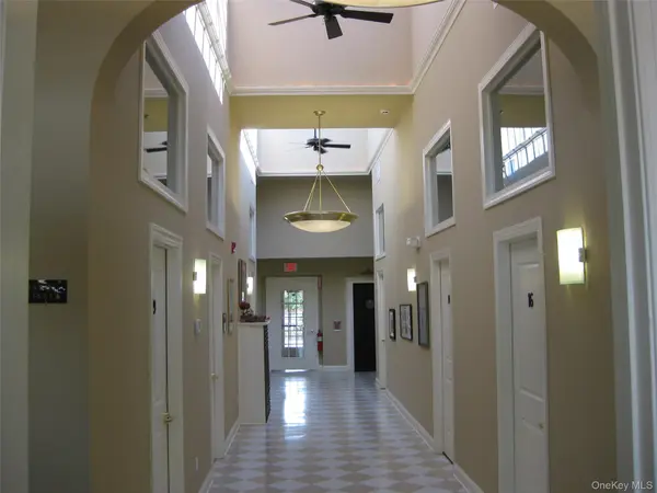 21 W 2nd ST, Riverhead, NY 11901