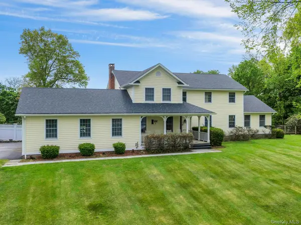 97 Moffat RD, Washingtonville, NY 10992