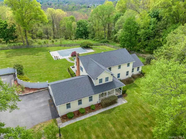 97 Moffat RD, Washingtonville, NY 10992