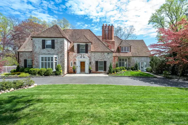 8 Rittenhouse RD, Bronxville, NY 10708