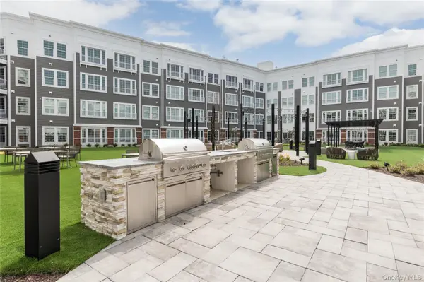 75 E Hoffman AVE #3001, Lindenhurst, NY 11757