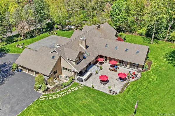 10 Fox Meadow LN, Lloyd Harbor, NY 11743