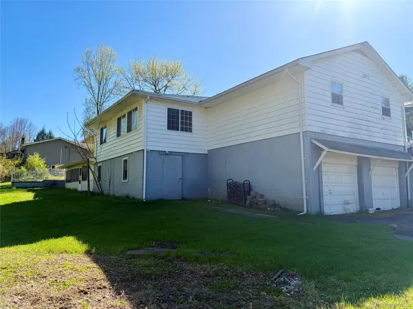 24 Cherry LN, Ellenville, NY 12428