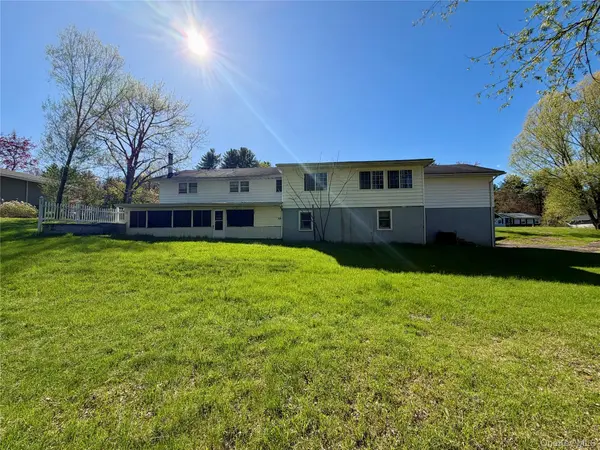 24 Cherry LN, Ellenville, NY 12428