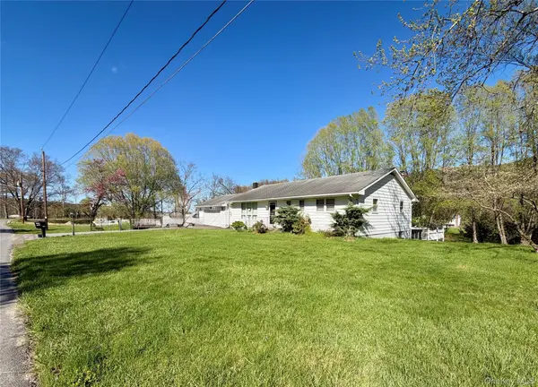 24 Cherry LN, Ellenville, NY 12428