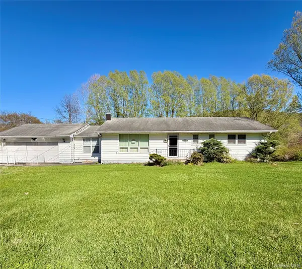 24 Cherry LN, Ellenville, NY 12428