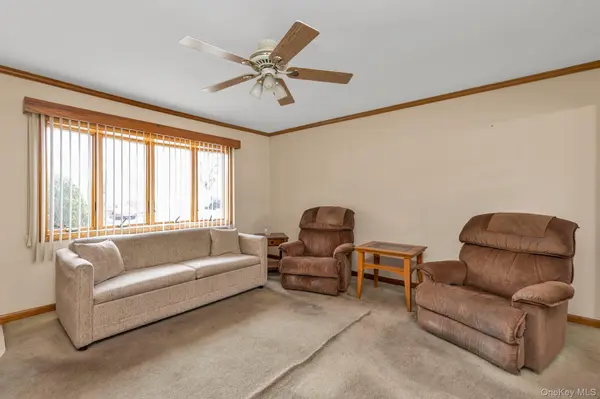 57 Cedar ST, Hicksville, NY 11801