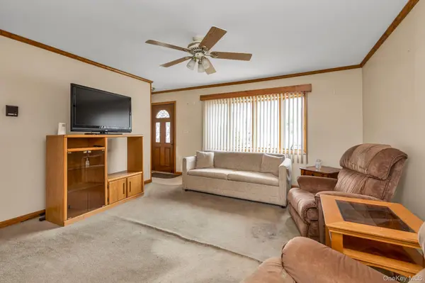 57 Cedar ST, Hicksville, NY 11801