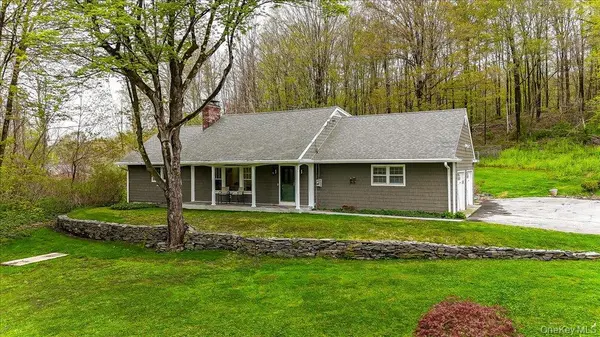 287 Hunns Lake RD, Stanfordville, NY 12581