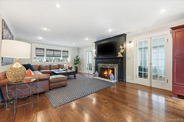10 Massachusetts BLVD, Bellerose Village, NY 11001