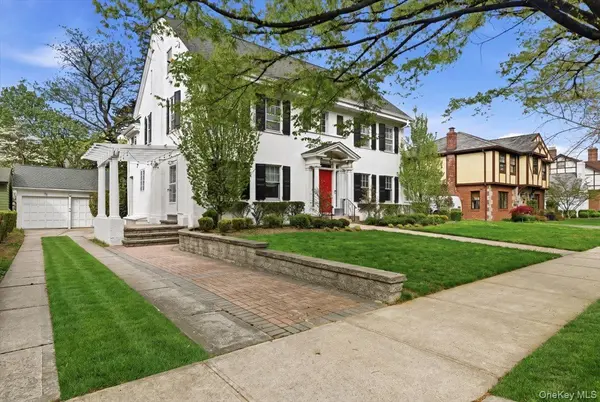 10 Massachusetts BLVD, Bellerose Village, NY 11001
