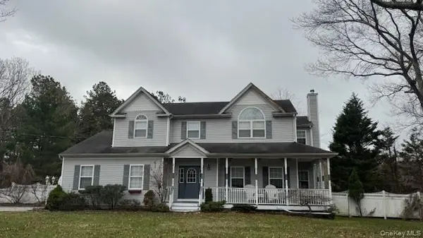 6 Donnelly CT, Manorville, NY 11949