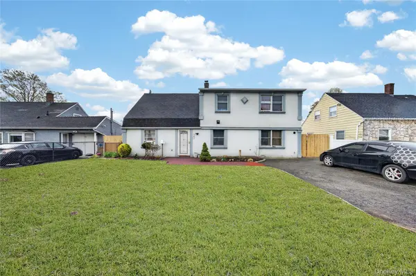 682 Lowell ST, Westbury, NY 11590