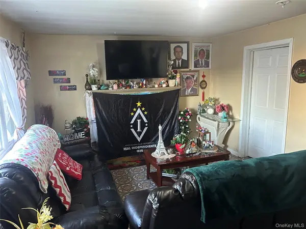 165 President ST, Hempstead, NY 11550