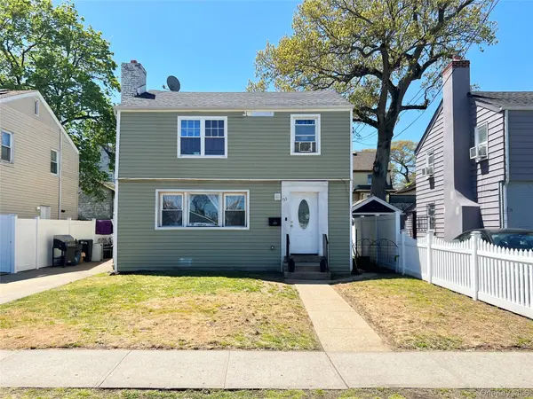 165 President ST, Hempstead, NY 11550