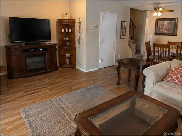 200 Hilton AVE #20, Hempstead, NY 11550
