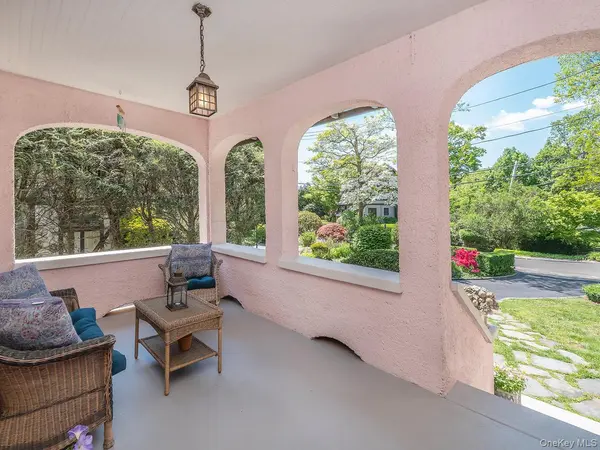 227 Littleworth LN, Sea Cliff, NY 11579