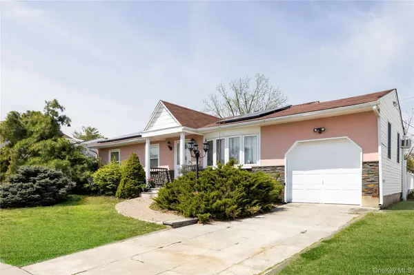 88 14th ST, Hicksville, NY 11801
