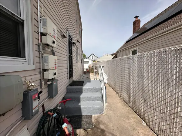 14450 230th PL, Laurelton, NY 11413