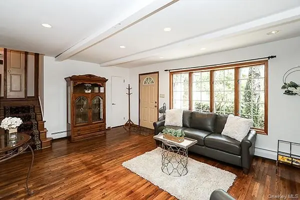 11 Craig DR, South Huntington, NY 11746