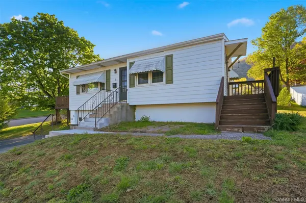 2 Crescent DR, Beacon, NY 12508