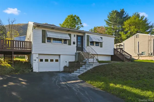2 Crescent DR, Beacon, NY 12508
