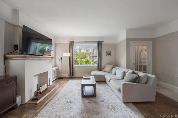82-79 166th ST, Jamaica Hills, NY 11432